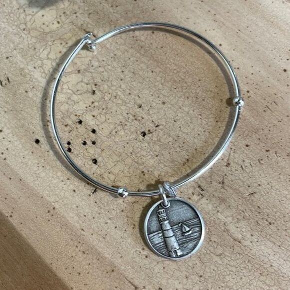 Vantel Pearls Bracelet Charm Destination Bracelet East in Silver Tone - Picture 3 of 7